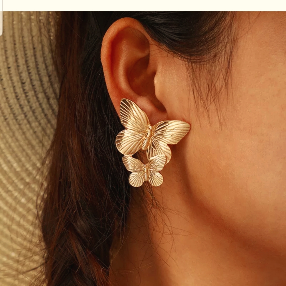Butterfly stud earrings NWT